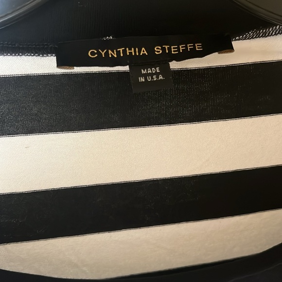 Crop Top• Black & White Striped Tee Shirt Style • Size Small • Cynthia Steffe • - Picture 3 of 4